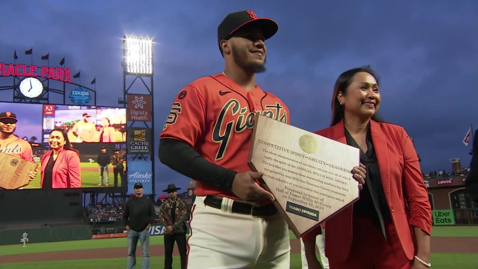 Thairo Estrada receives the Willie Mac Award 09/29/2023 San