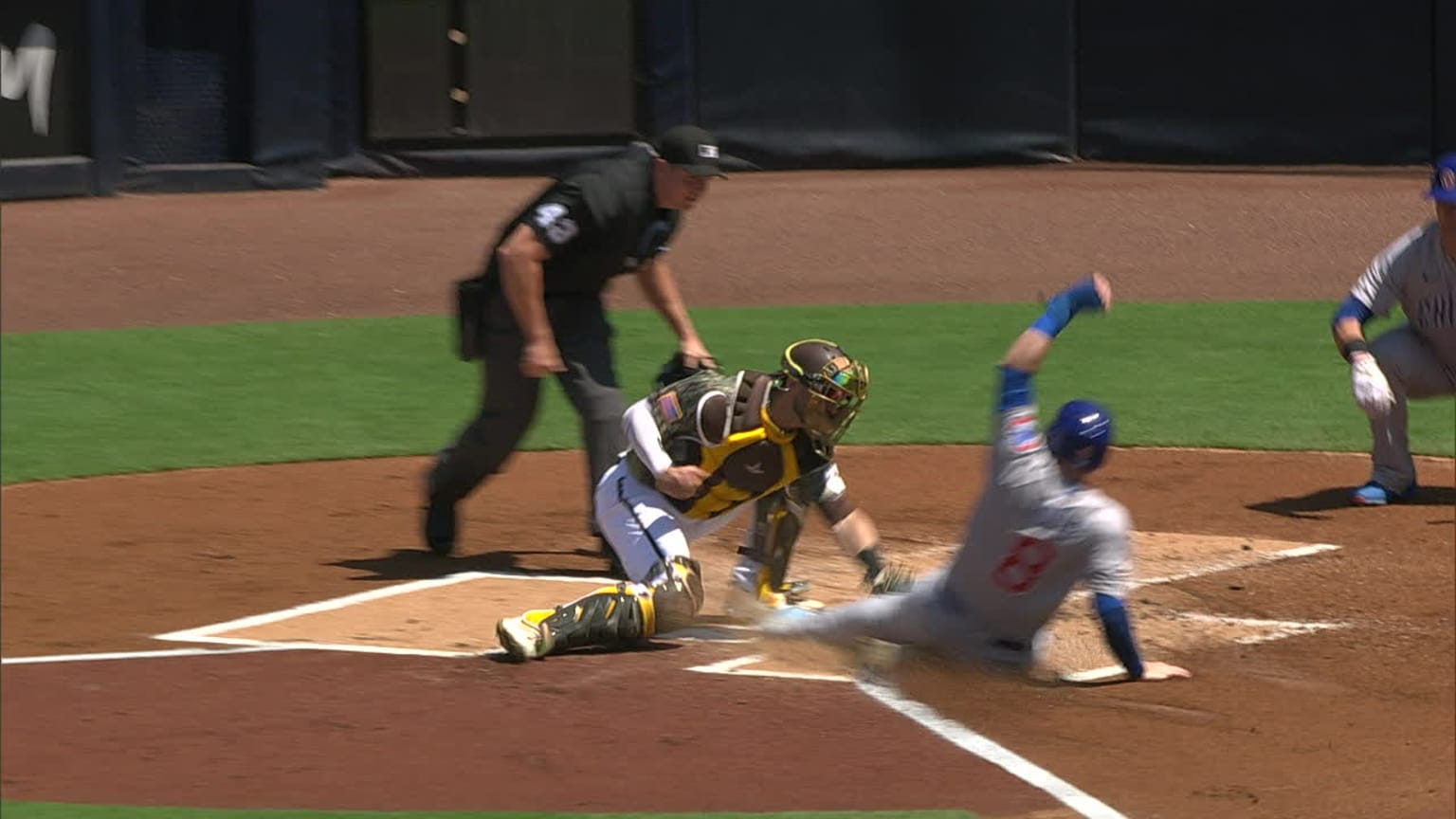 Ian Happ ruled out at home after a challenge | 06/04/2023 | Minnesota Twins