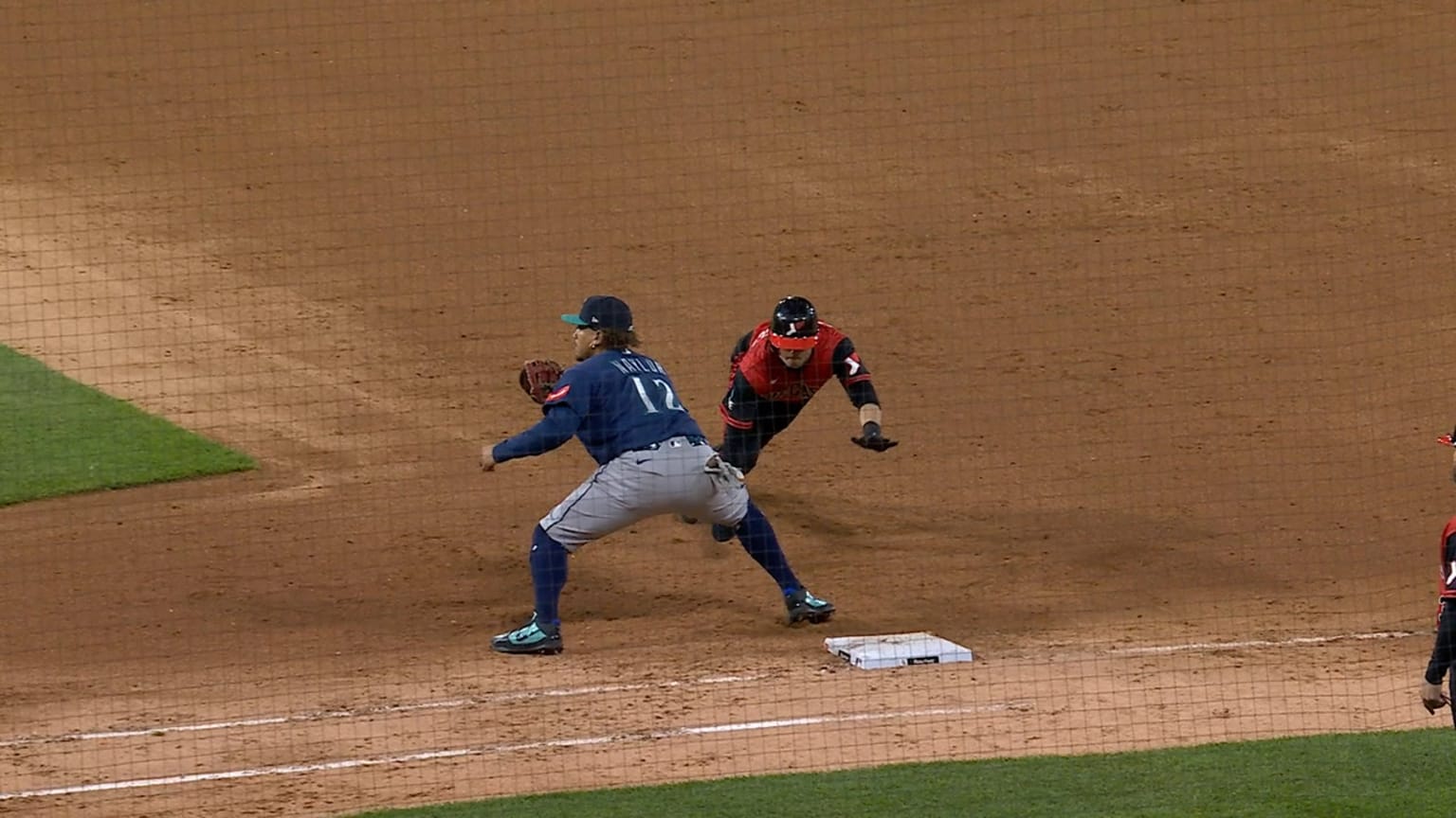 Sam Antonacci picked off after review | 05/08/2026 | Seattle Mariners