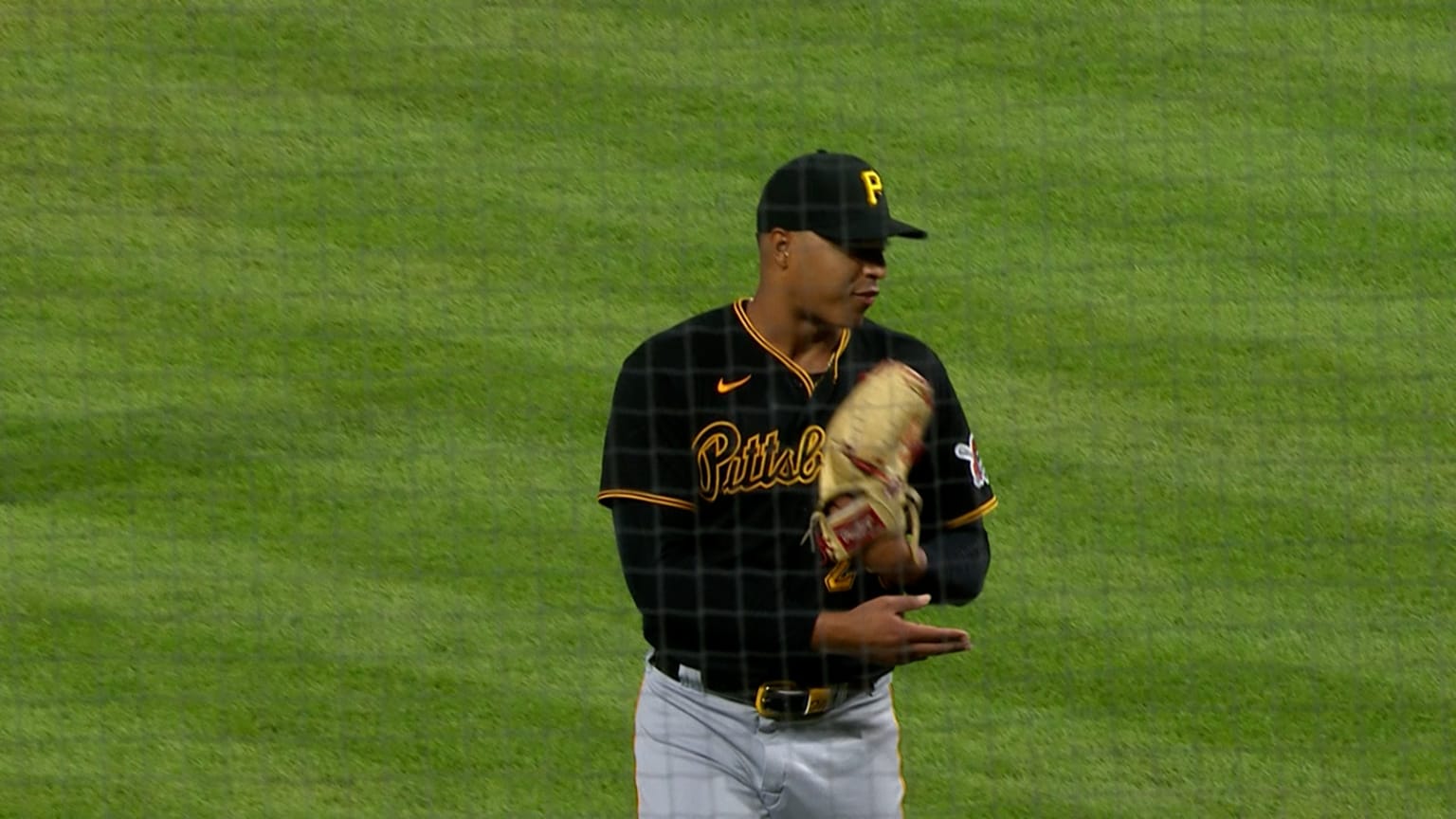 Johan Oviedo escapes a jam