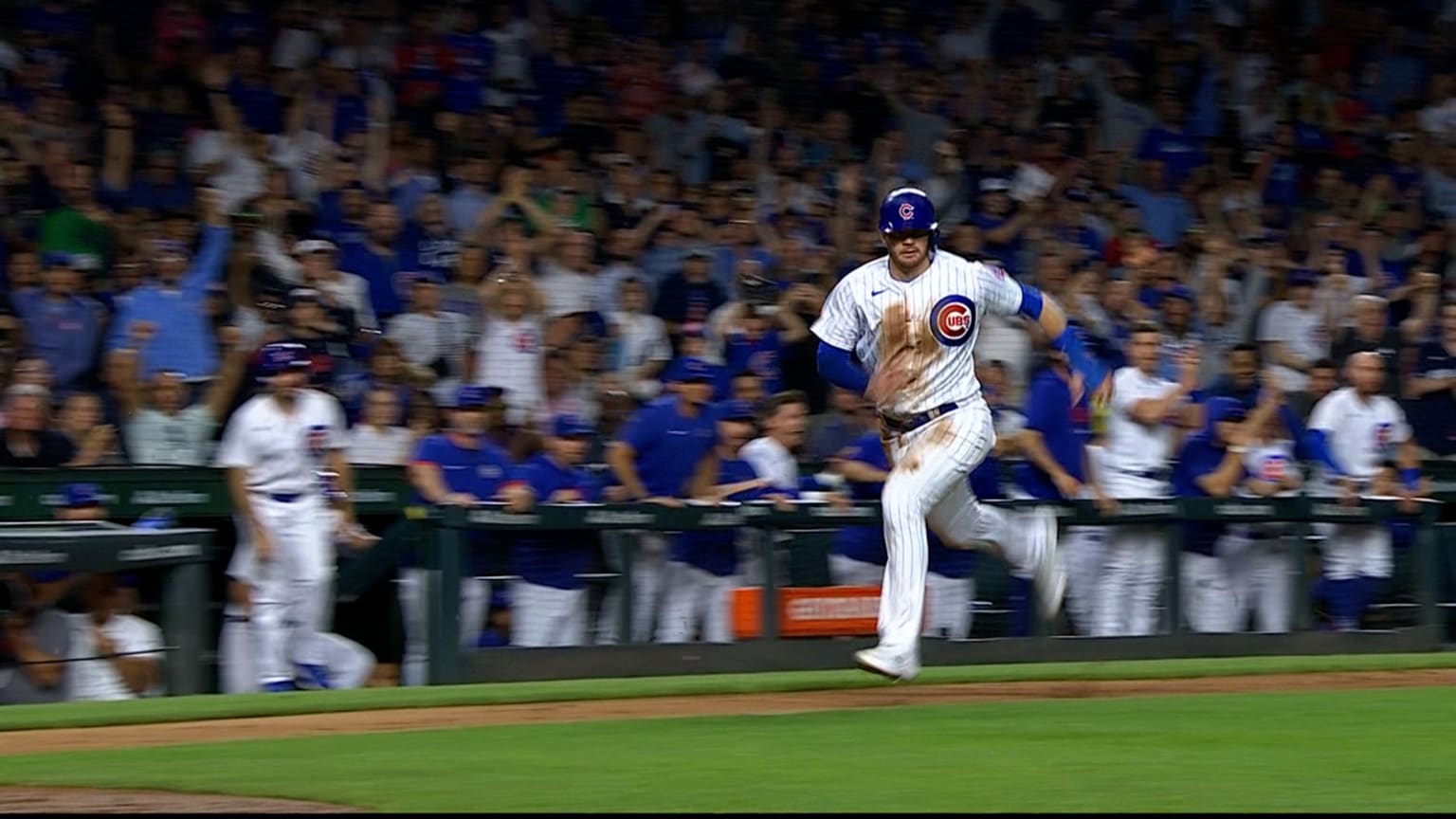 Ian Happ scores on a throwing error to first | 07/18/2023 | Chicago Cubs