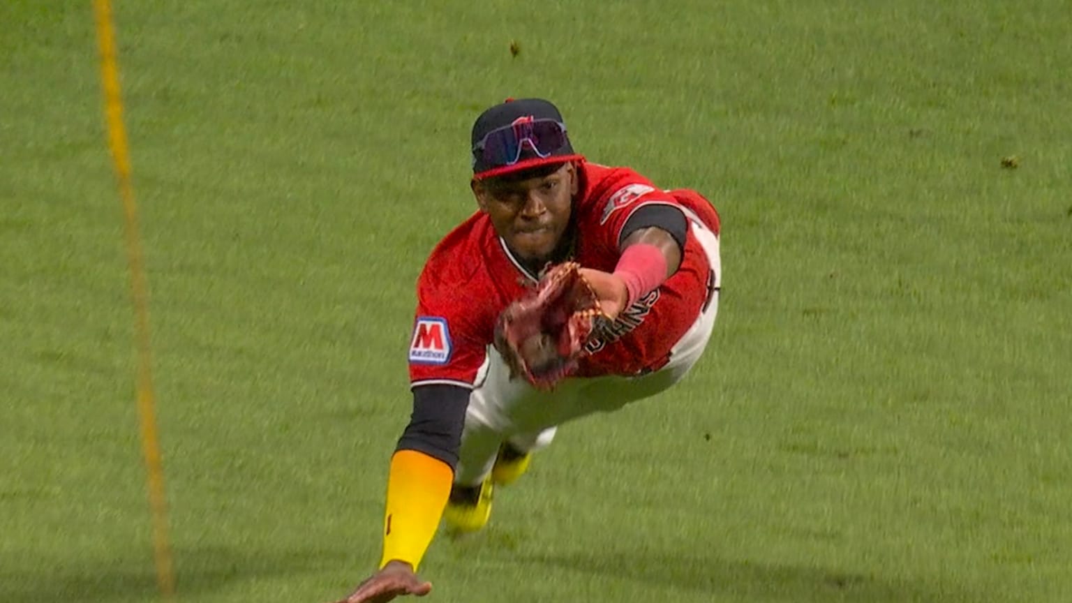 Angel Martínez's terrific diving catch | 10/05/2026 | MLB.com