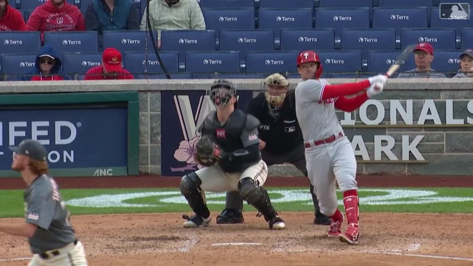 Rhys Hoskins hits an RBI single to right field | 09/30/2022 ...