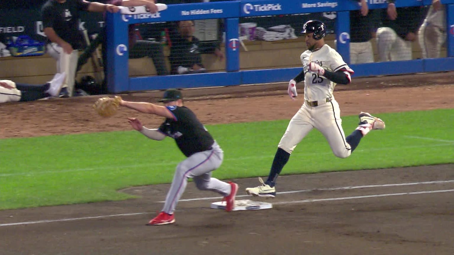 Byron Buxton is safe after review 09/26/2024 San Francisco Giants