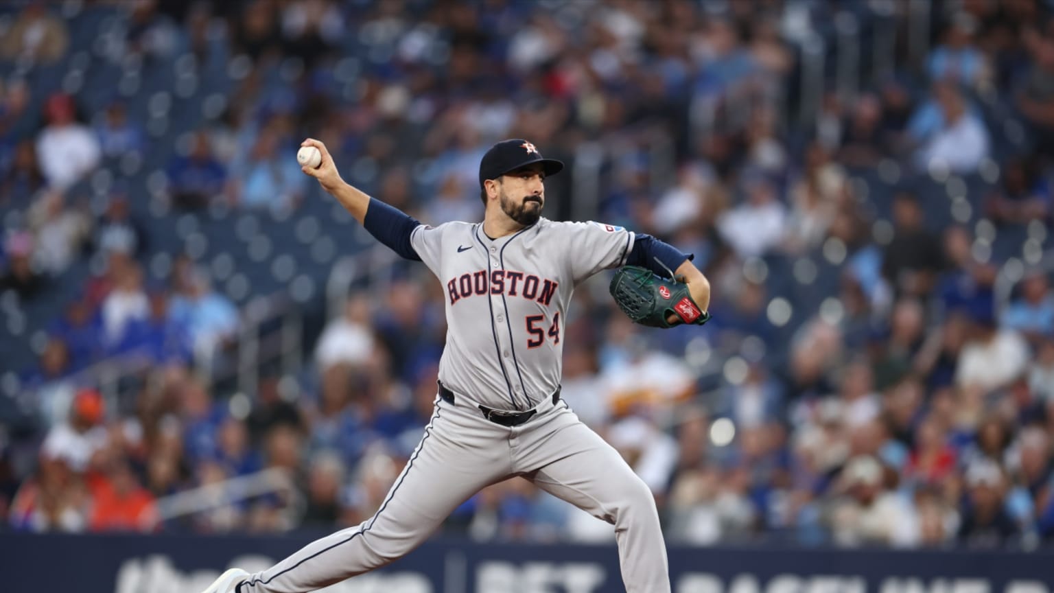 Jason Alexander fans Andrés Giménez | 09/10/2025 | Houston Astros