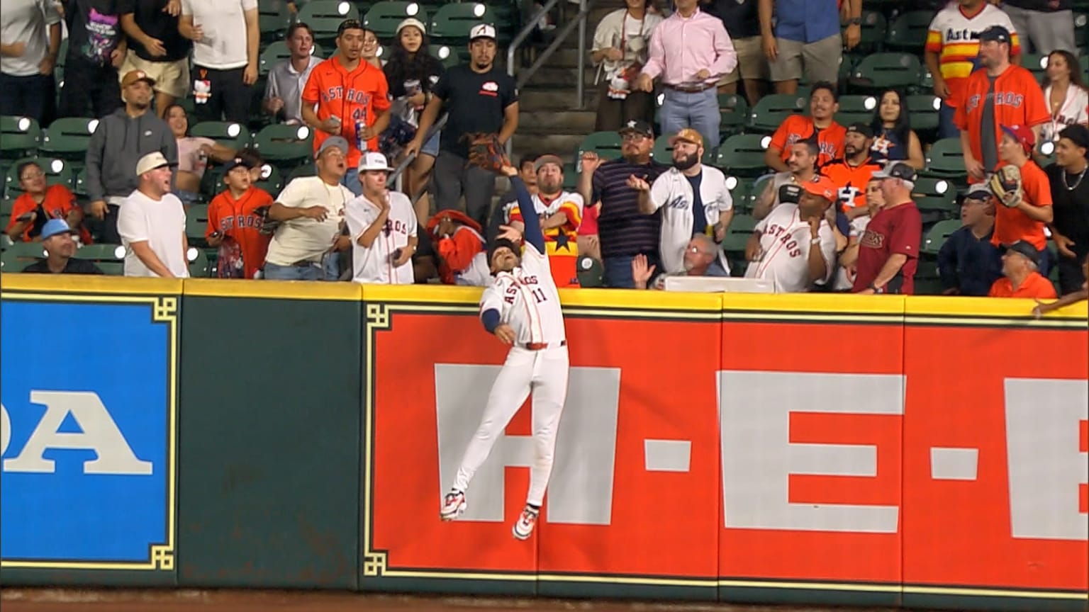 Cam Smith’s Brilliant Home Run Robbery: White Sox vs. Astros