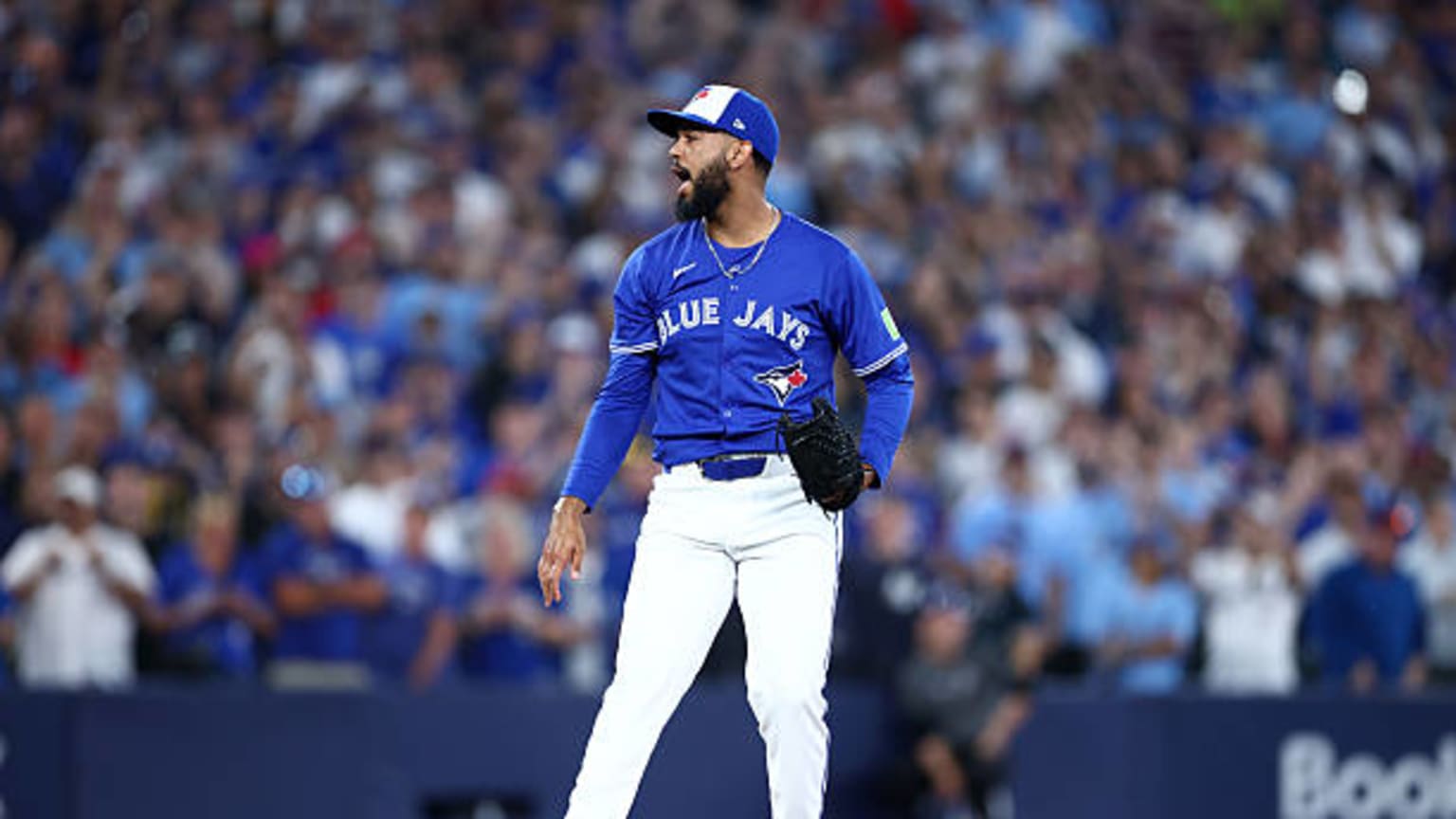 Seranthony Domínguez secures Blue Jays' 13-7 win