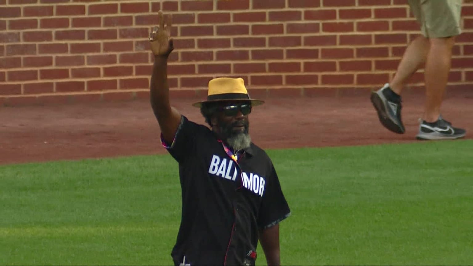 Ed Reed throws out the first pitch in Baltimore | 08/22/2023 ...