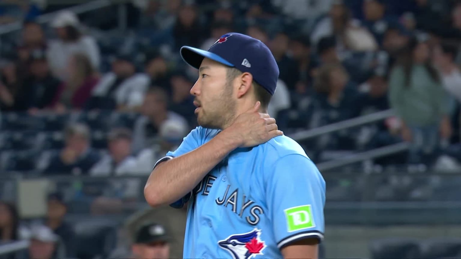 Kikuchi exits in the 6th with apparent neck tightness | 09/19/2023