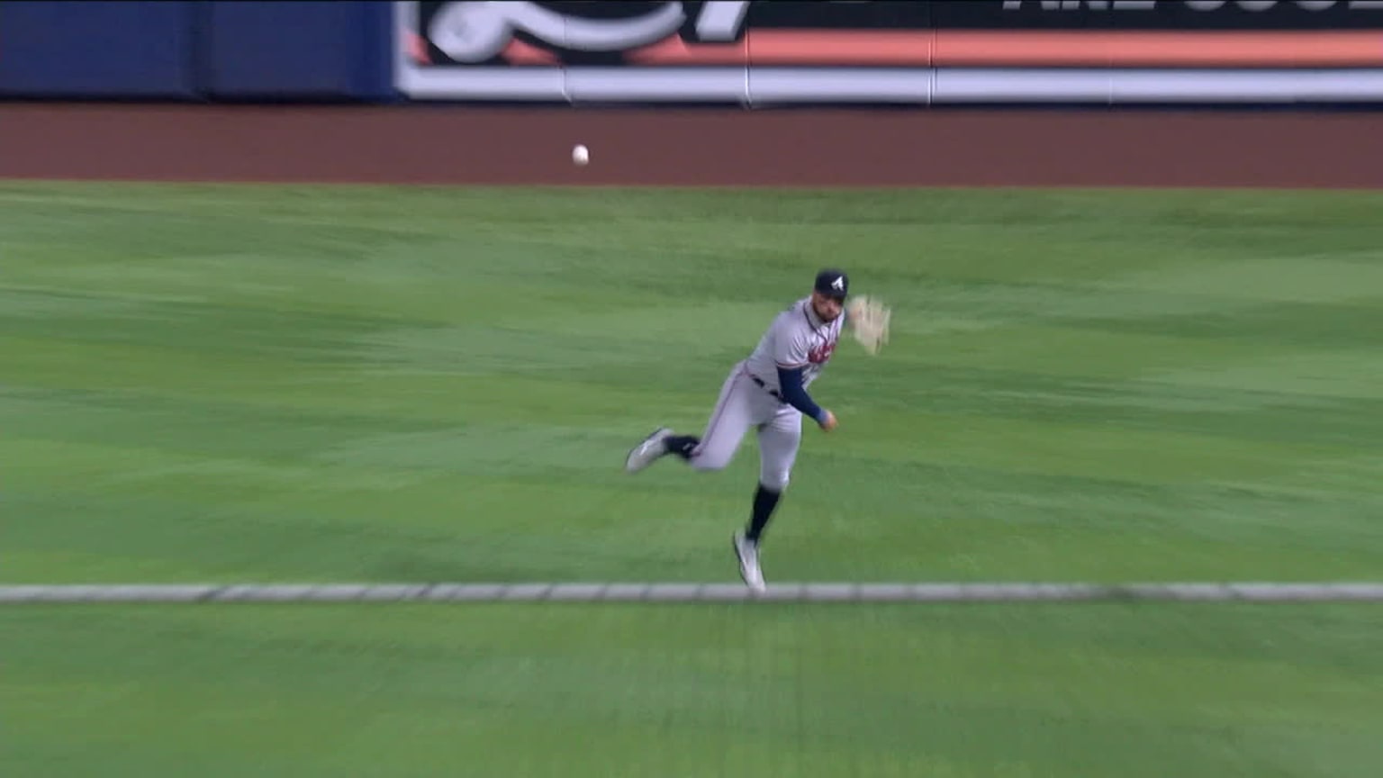 Kevin Bell of the Chicago White Sox throws to first base against