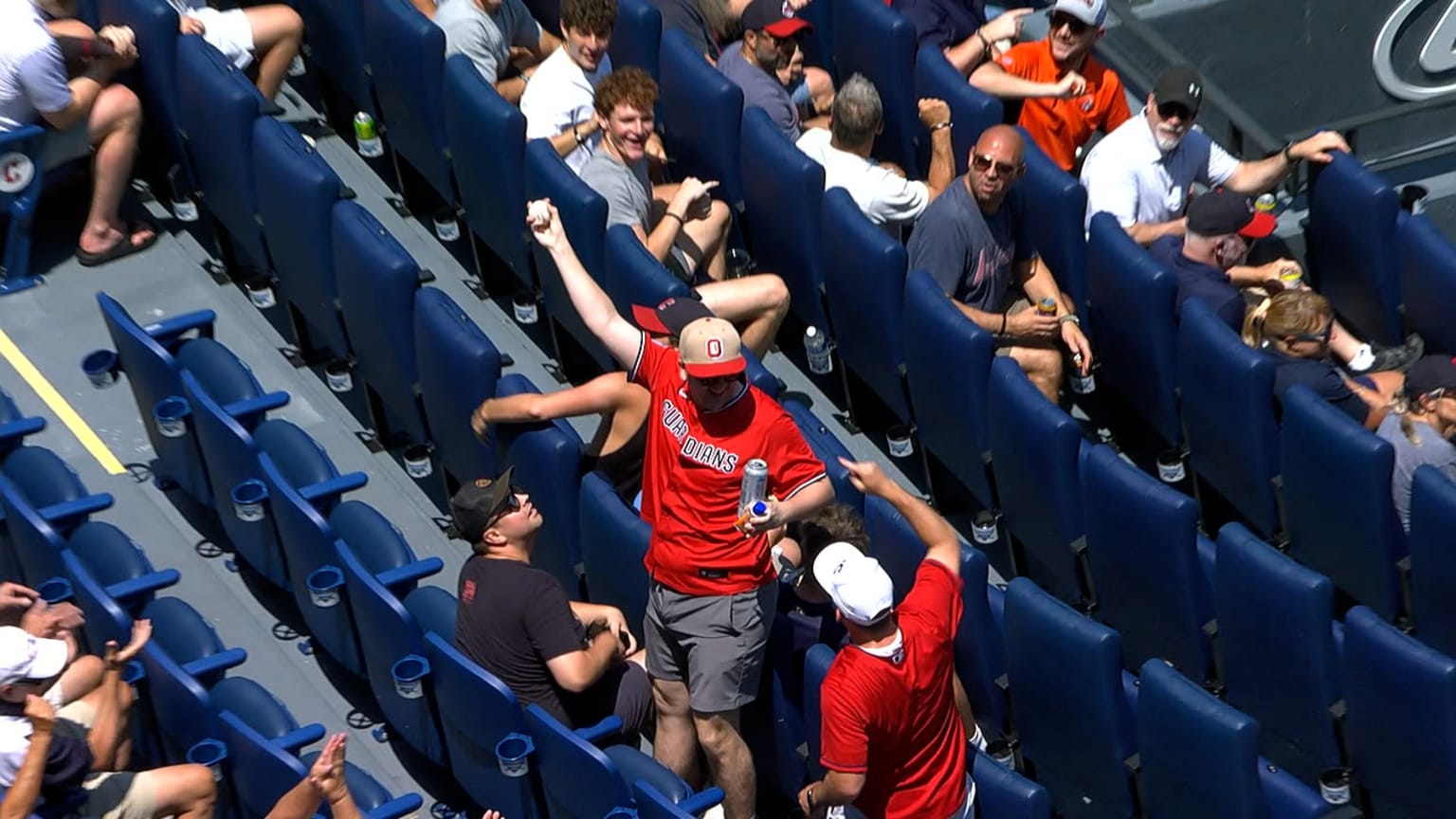 Guardians fan makes barehanded catch | 06/26/2025 | Cleveland Guardians