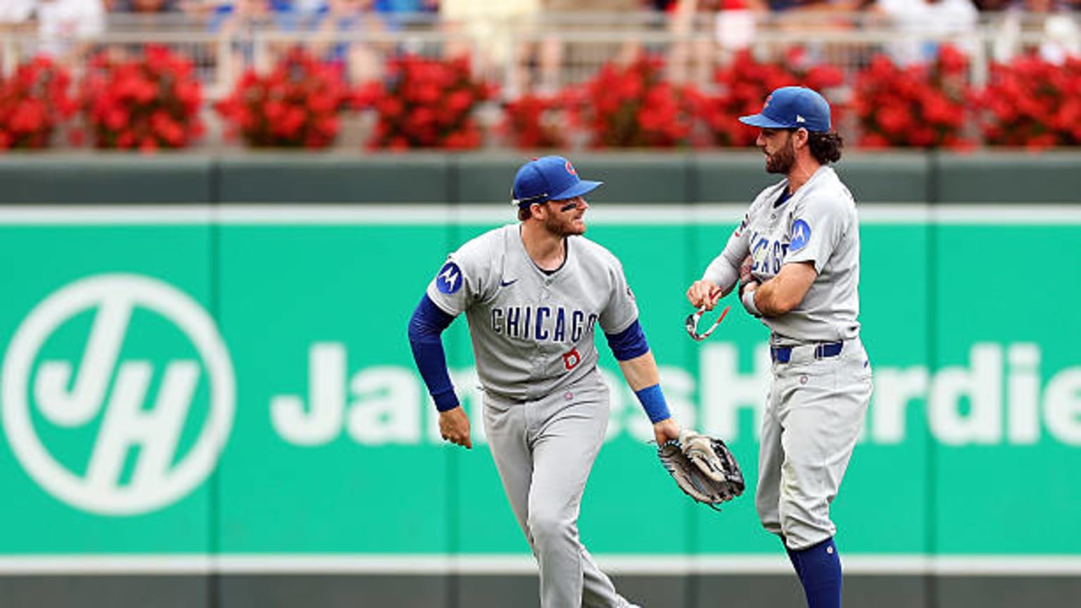 Dansby Swanson's incredible diving catch | 07/10/2025 | Chicago Cubs