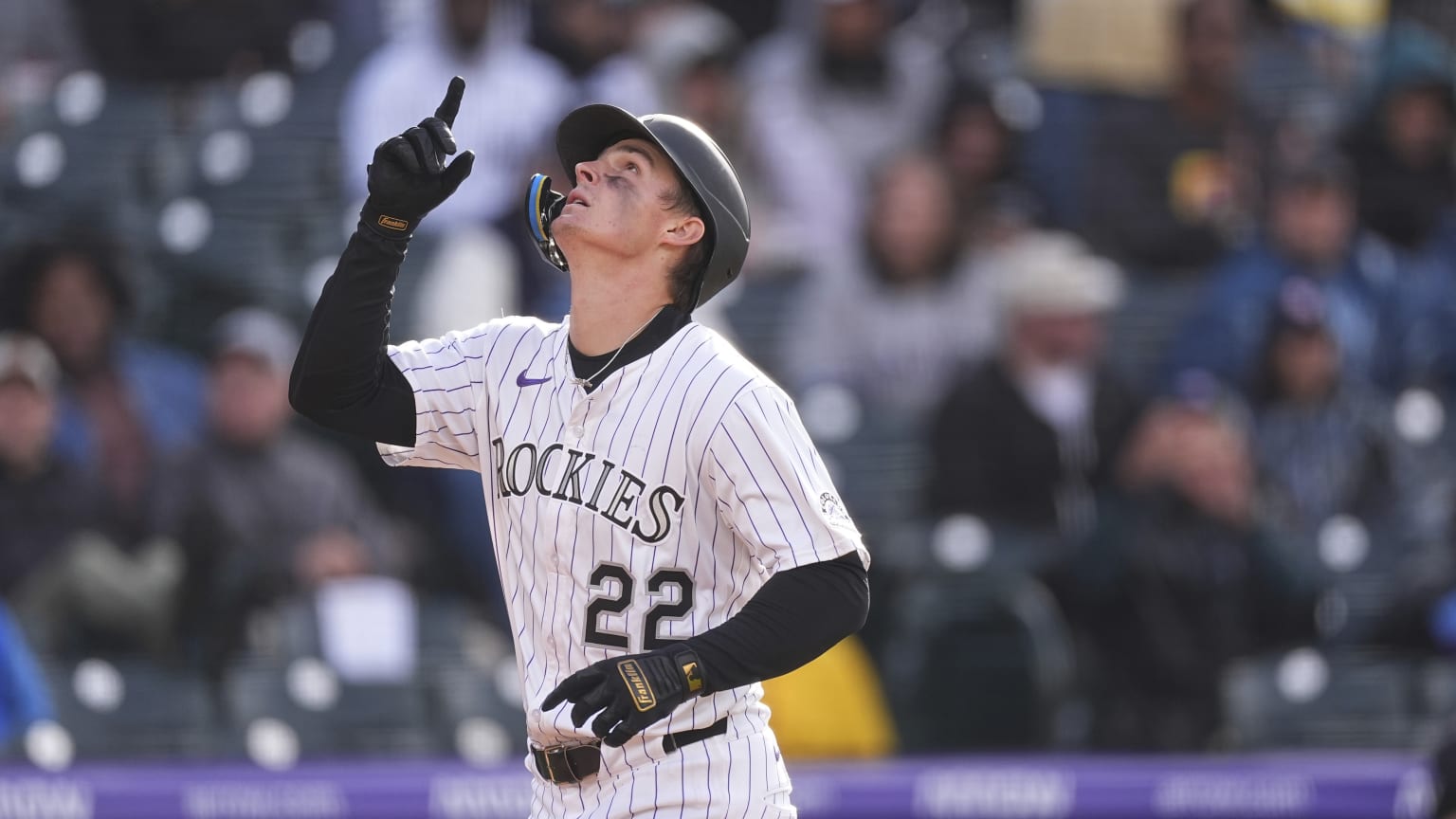 Mickey Moniak's solo home run (4)