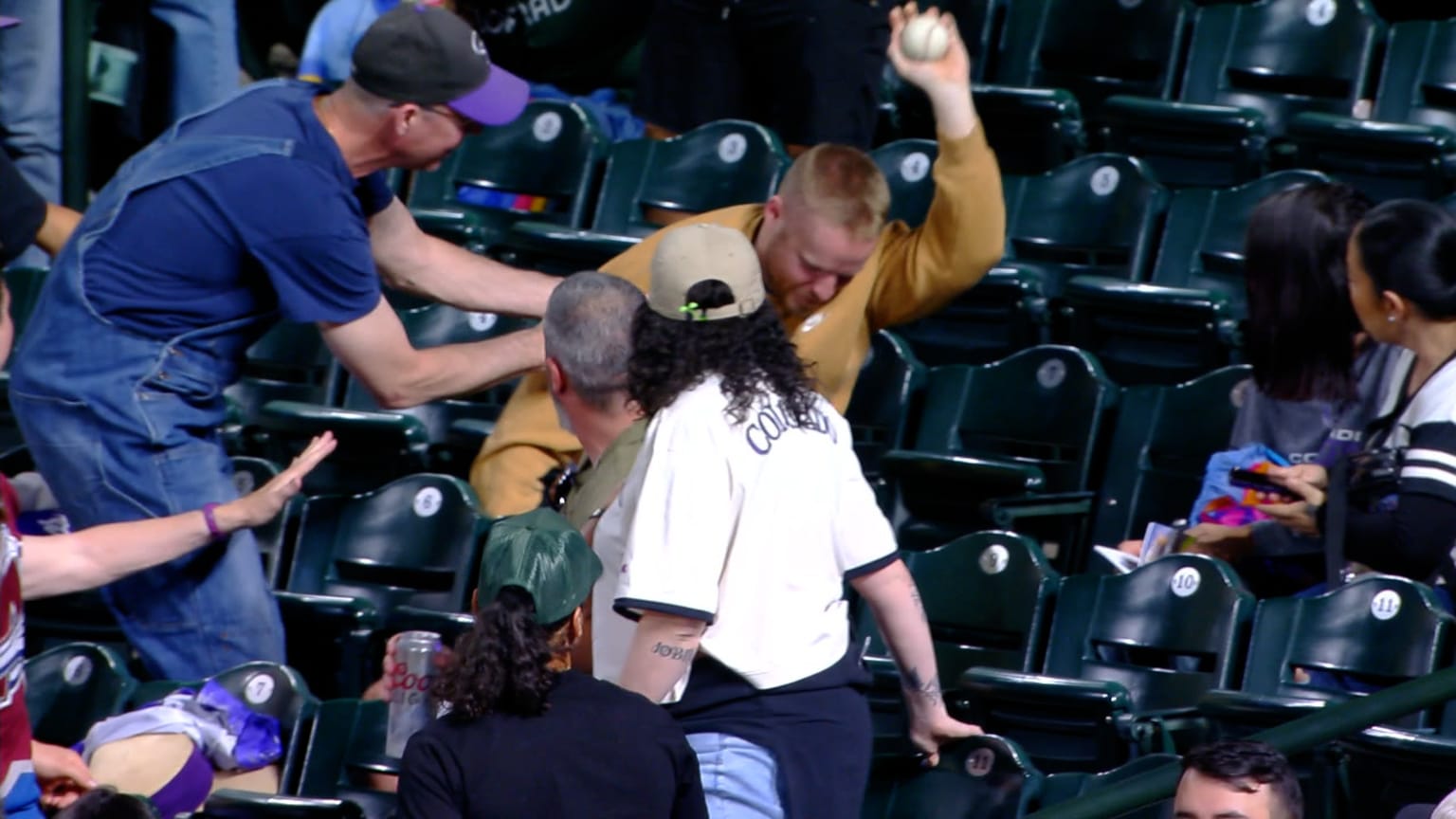 Fan makes incredible leaping catch | 04/20/2026 | MLB.com