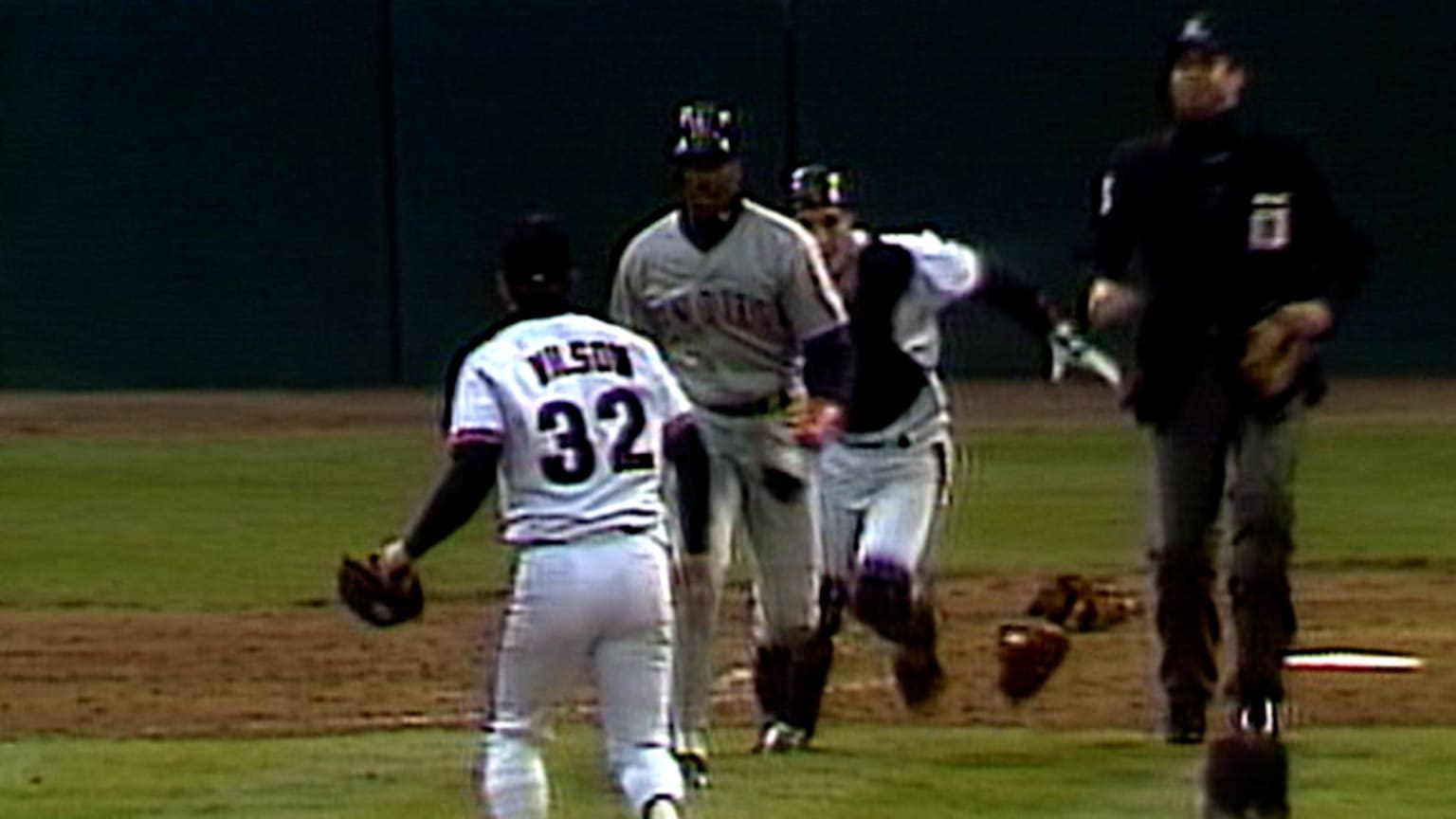 Benches clear in San Francisco 06/18/1992