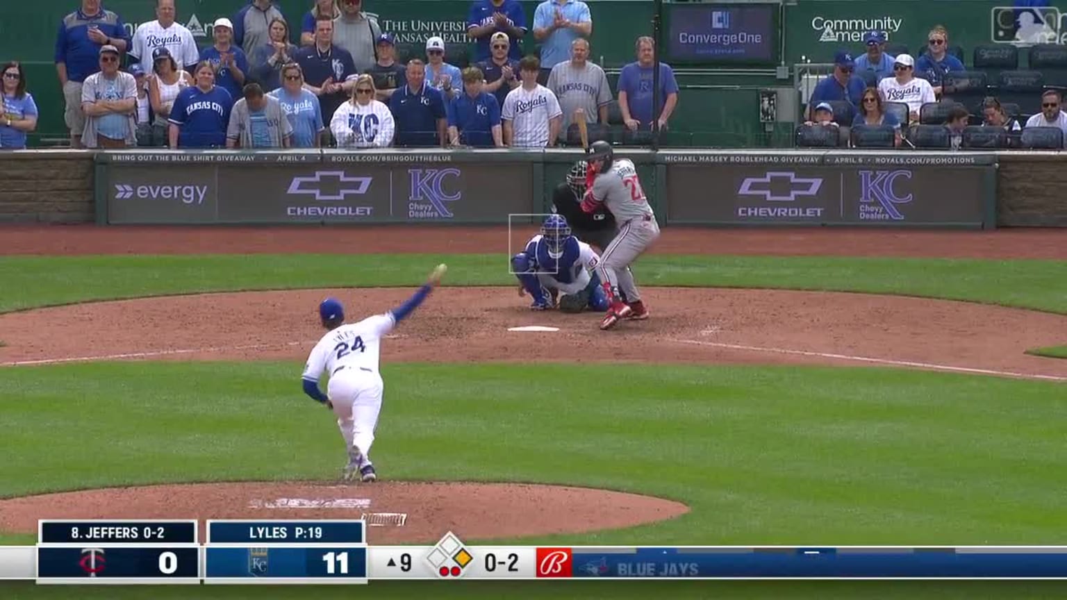 Jordan Lyles gets the last out | 03/31/2024 | Kansas City Royals