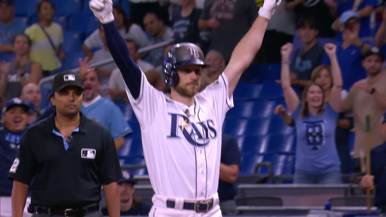Brandon Lowe hits walk-off single in extra innings | 08/23/2023 | Tampa ...