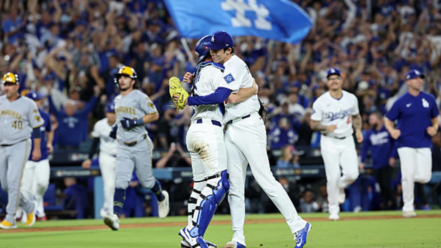 Dodgers sweep Brewers to reach second-straight WS | 10/17/2025 | MLB.com