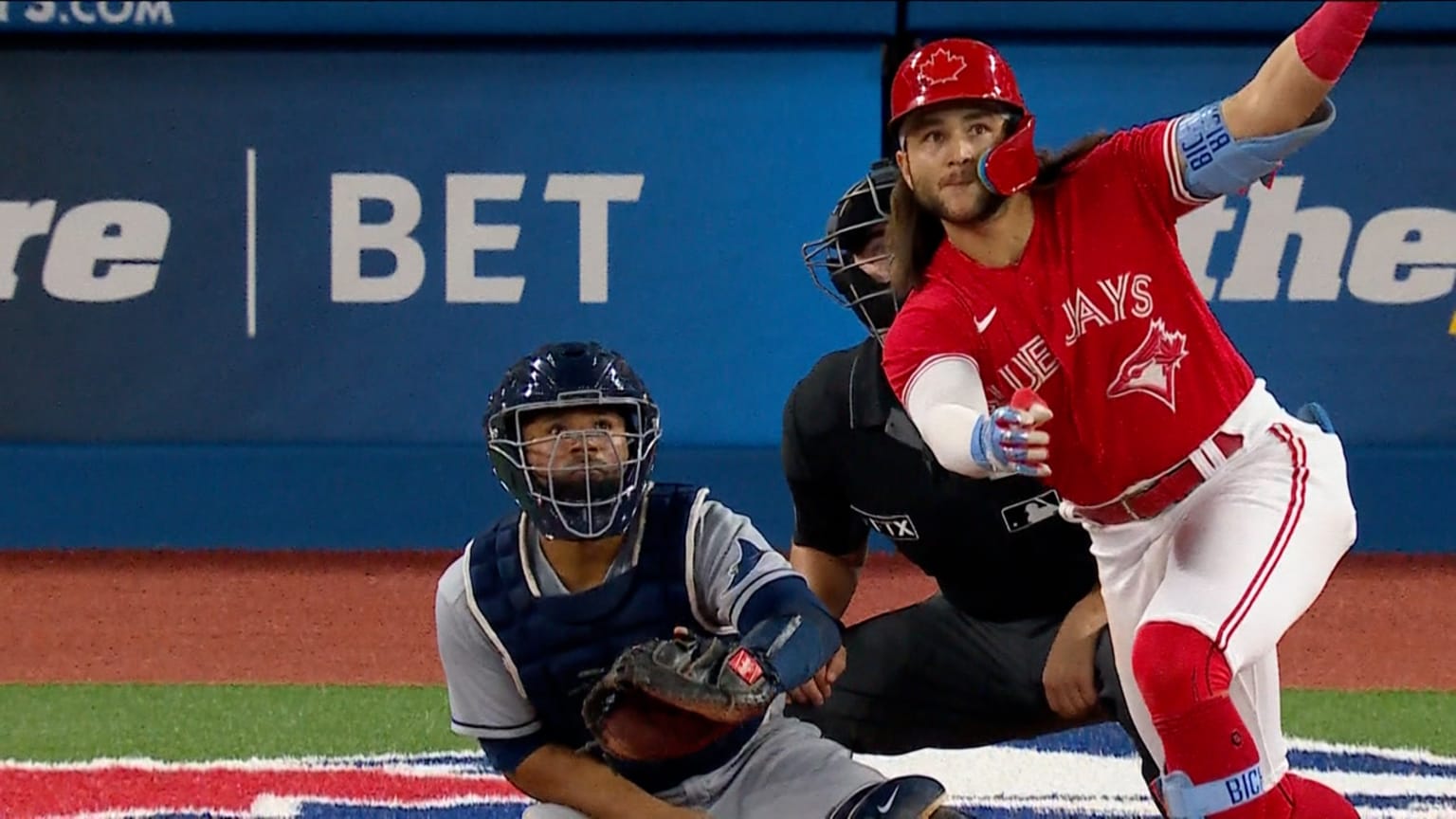 Bo Bichette's spinning throw, 07/01/2022