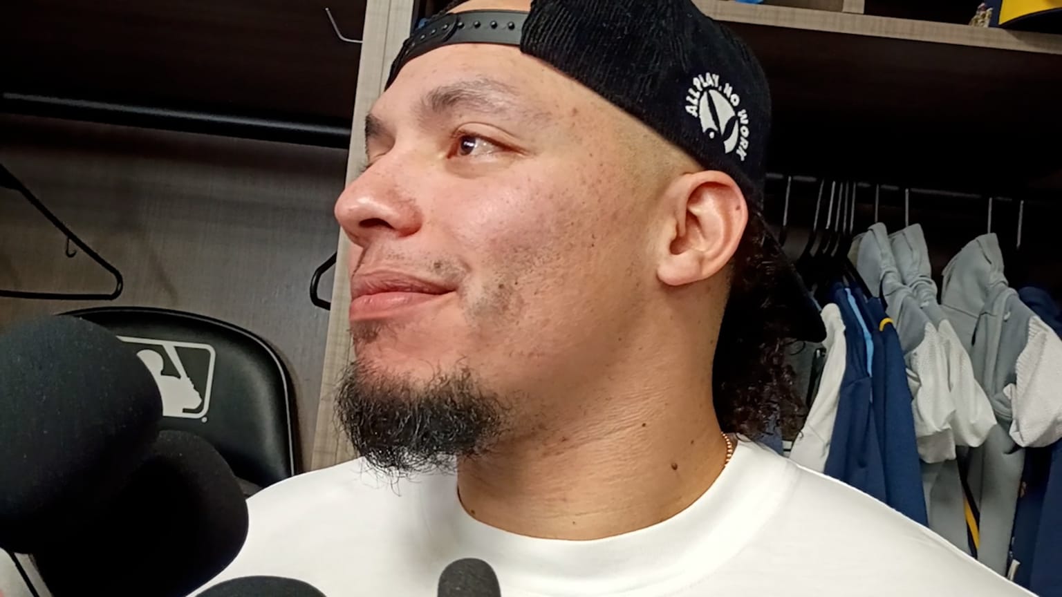 William Contreras no da nada por sentador | 27/10/2026 | Los Brewers de ...