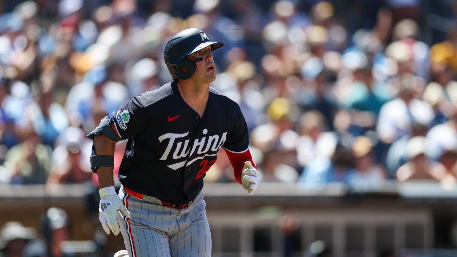 Brooks Lee crushes his 20th home run of the season to right field, putting the Twins on the board in the 5th inning
