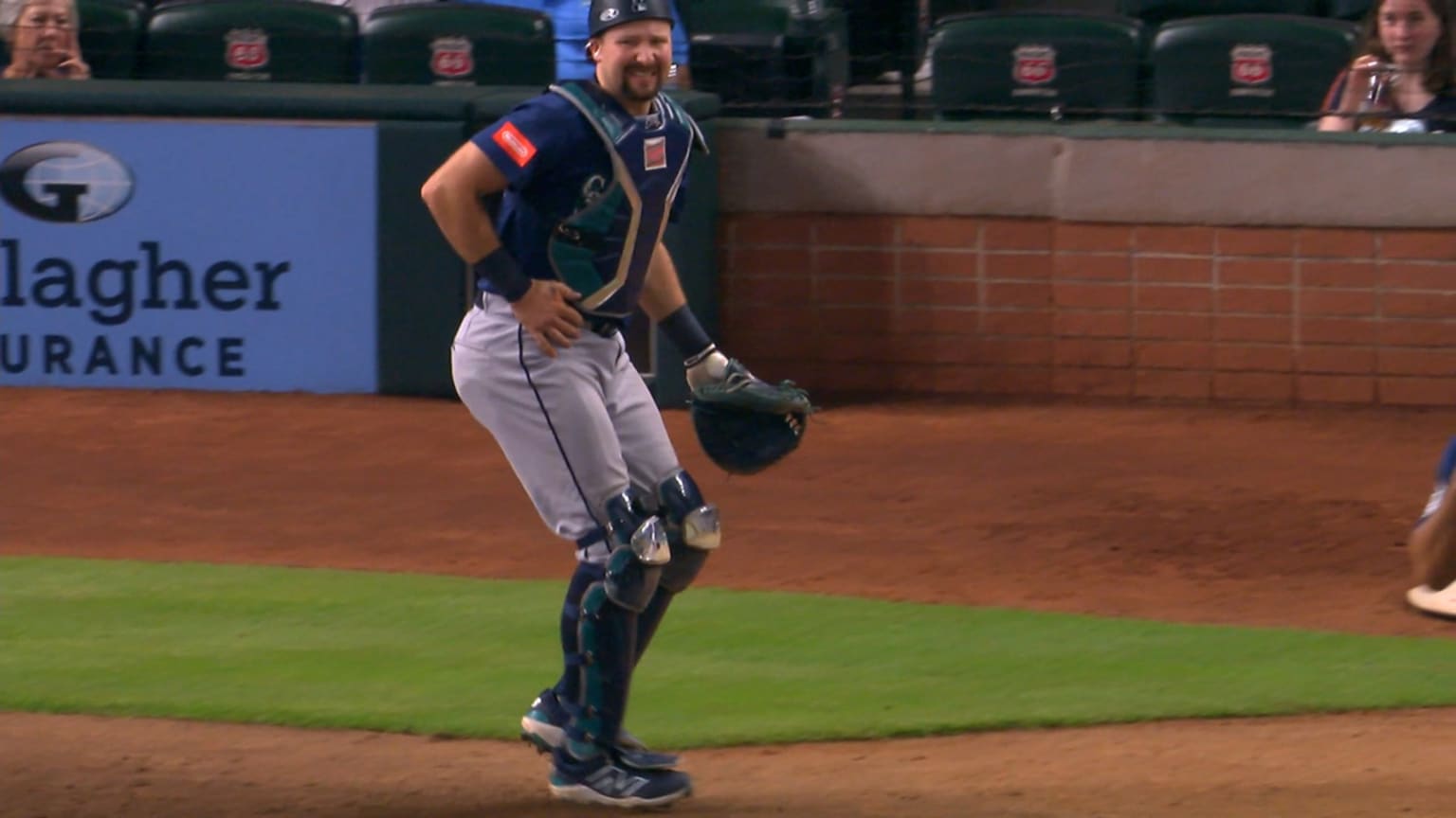 Cal Raleigh grabs hip, exits game later on | 05/13/2026 | MLB.com