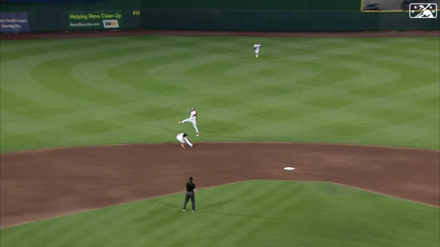 Diego Castillo makes a throw from the outfield | 08/30/2023 | New York Mets