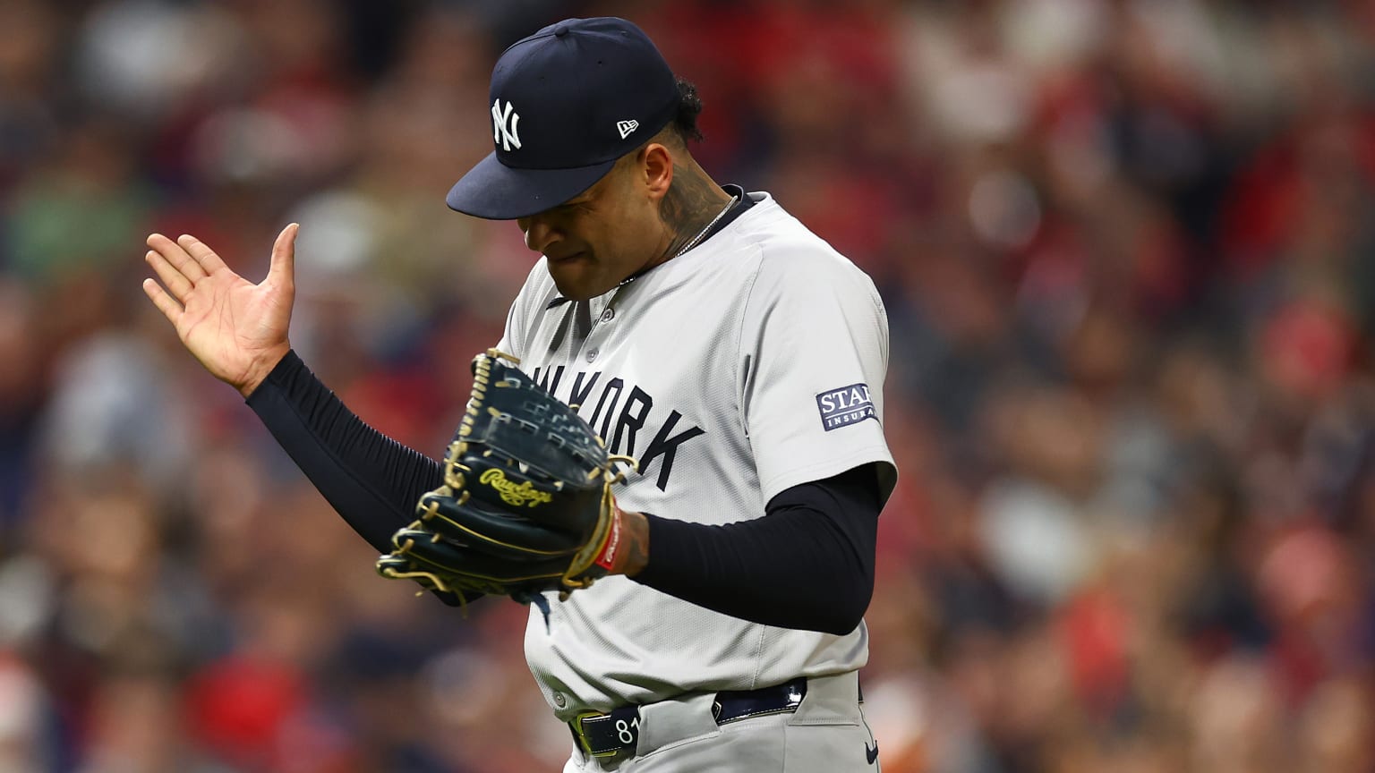 Luis Gil fans Daniel Schneemann, limits damage 10/18/2024 New York