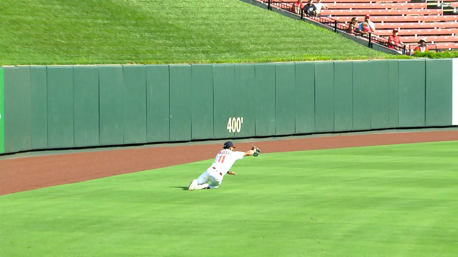 Victor Scott II's incredible diving catch | 09/20/2026 | St. Louis ...