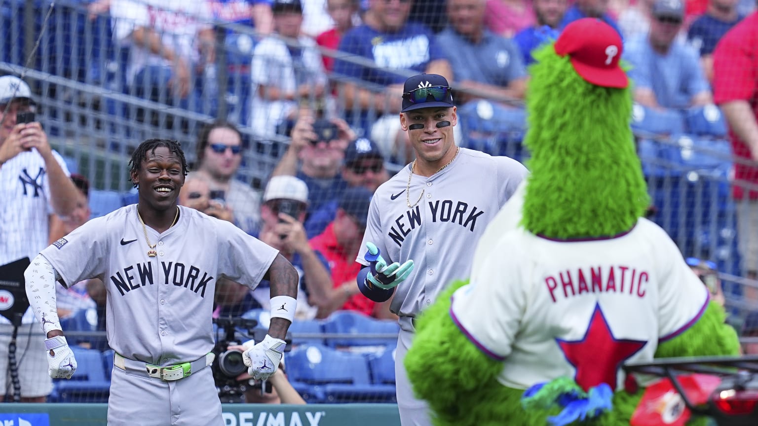 Jazz Chisholm Jr. and the Phanatic face off | 07/31/2024 | New York Yankees