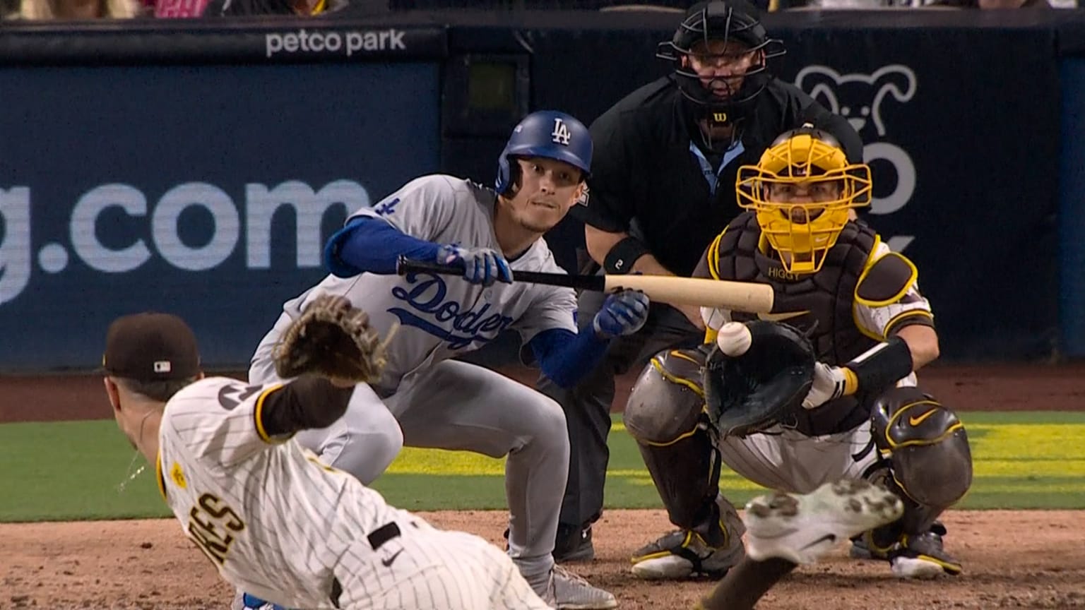 Toque de sacrificio de Tommy Edman | 09/10/2024 | Los Dodgers de Los ...