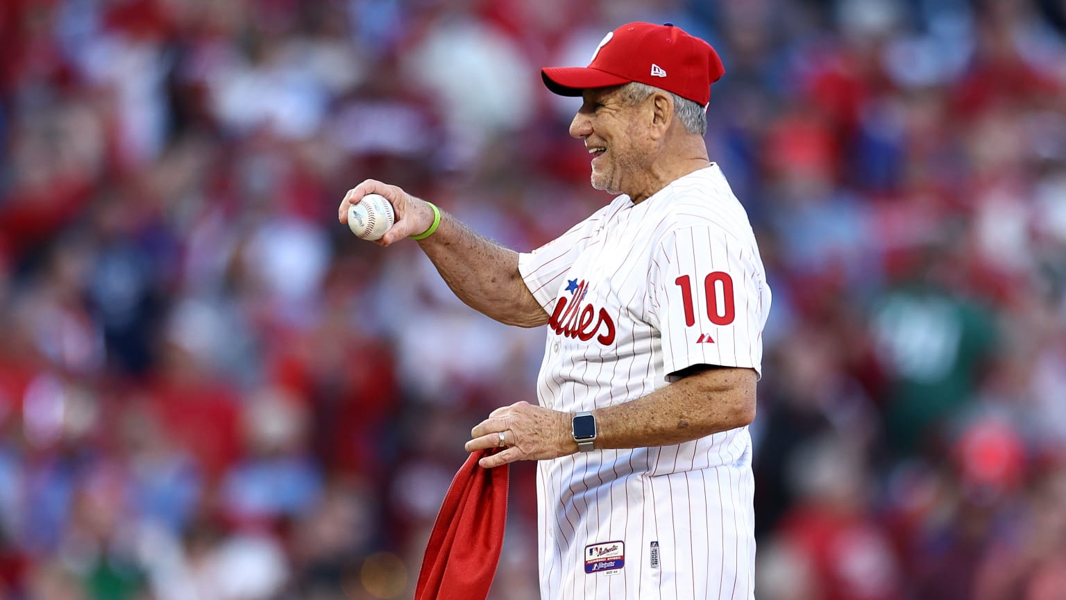 Sports in Brief: Source: Bowa eyes Marlins manager job