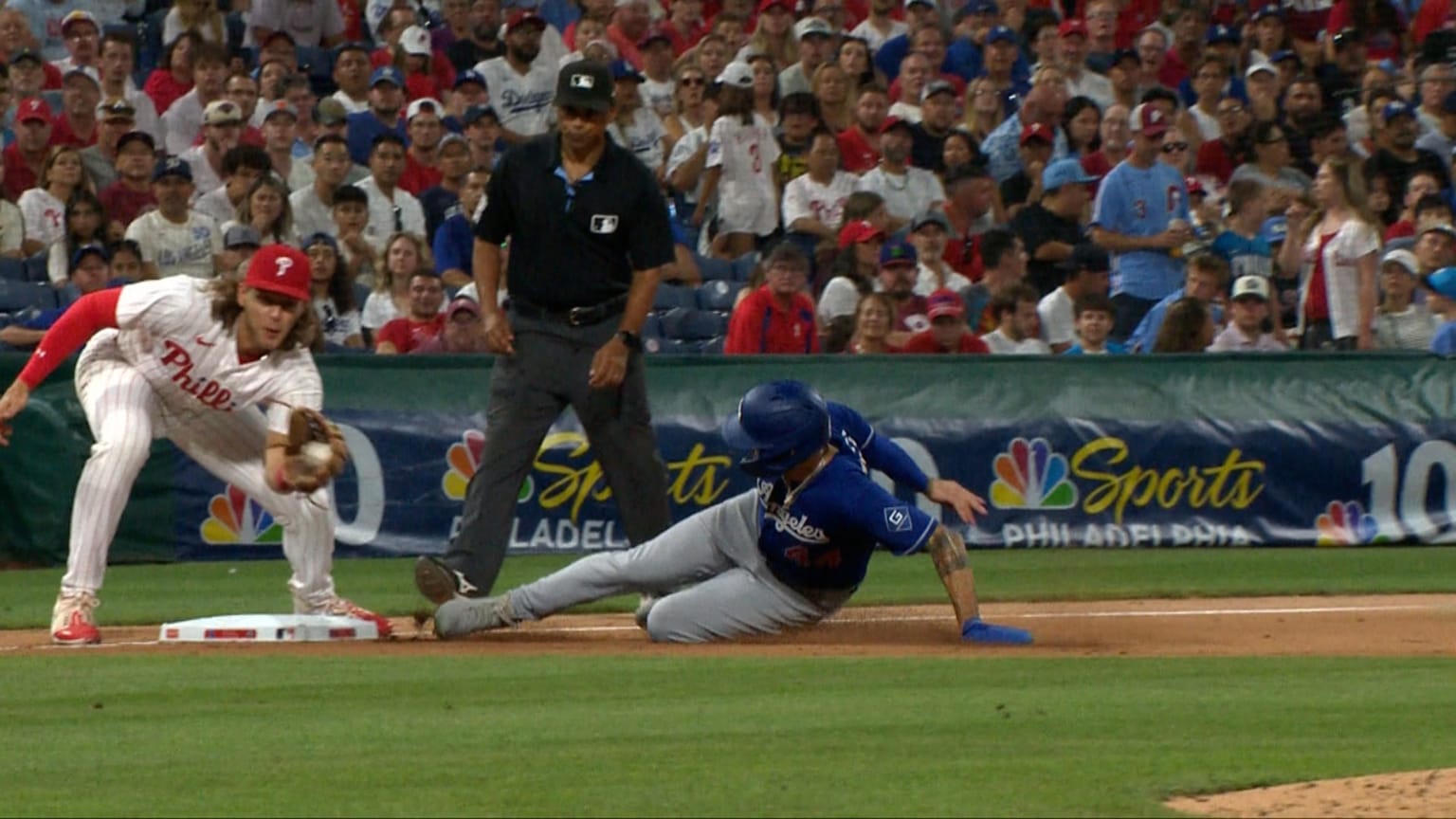 Andy Pages steals two bases, setting him up to score | 07/22/2026