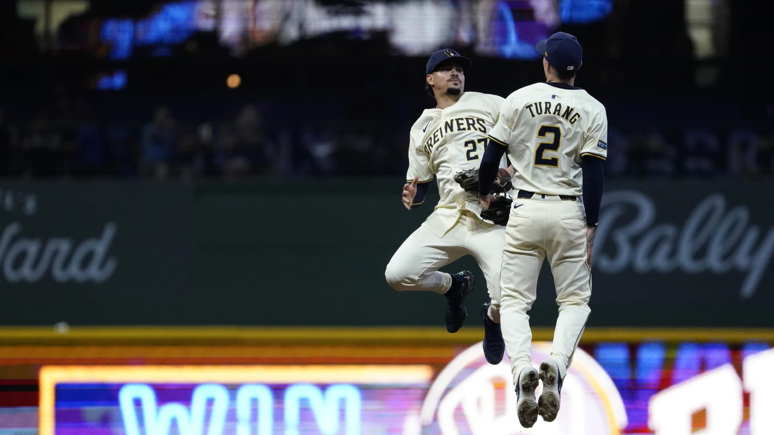Unstoppable Force: Brewers Win 10 Straight, Aiming For More - qvl67nm
