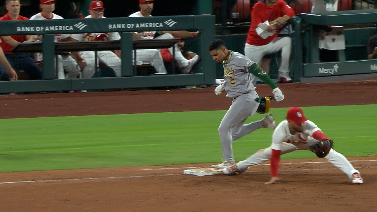 Nolan Gorman nabs Darell Hernaiz after review | 09/03/2025 | MLB.com
