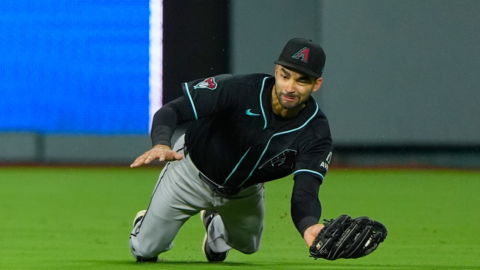 Jordan Lawlar's headfirst diving catch | 09/09/2026 | Arizona Diamondbacks