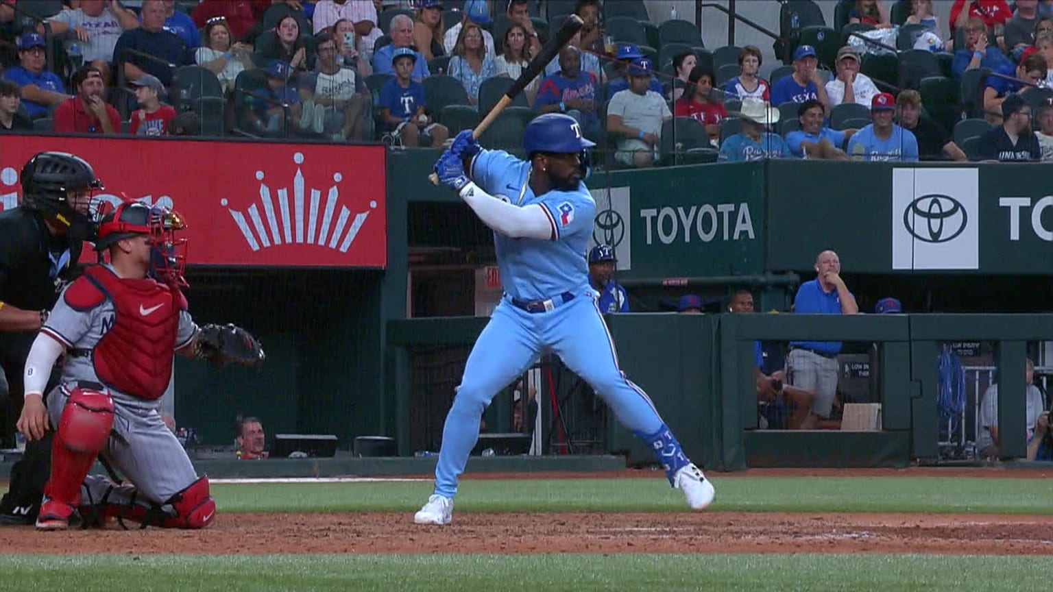 Adolis García hits walk-off home run vs. Twins