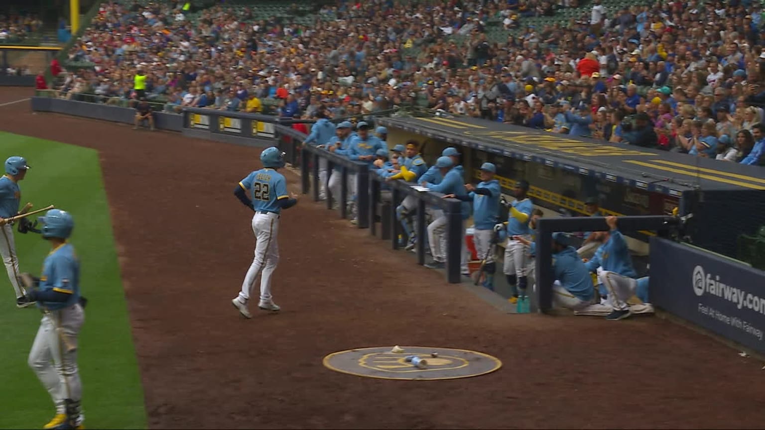 Christian Yelich scores on a walk in the 1st inning | 06/16/2023 ...