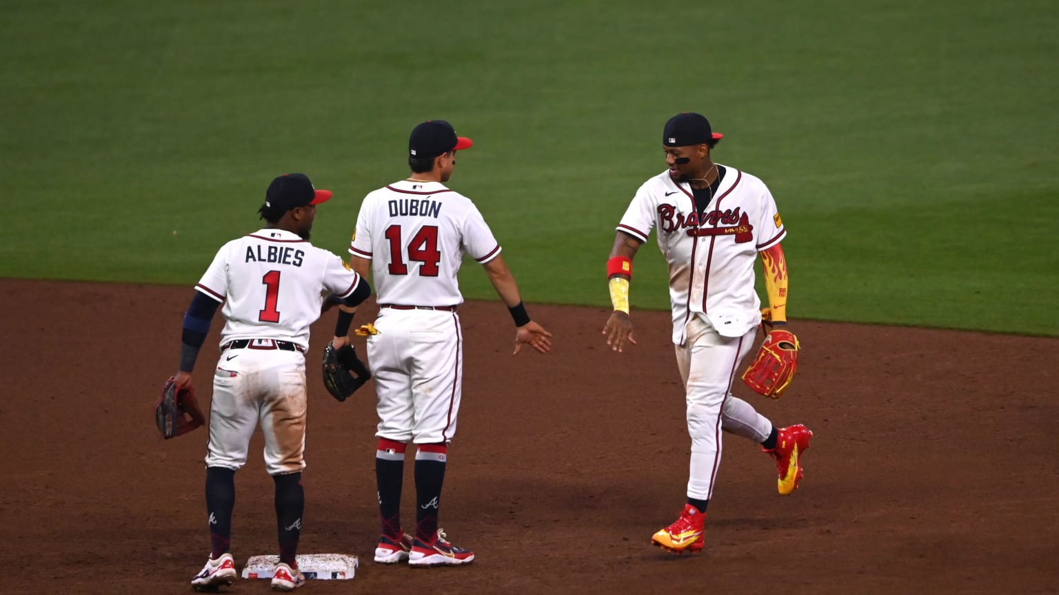 Aaron Bummer seals the Braves' win | 04/28/2026 | MLB.com