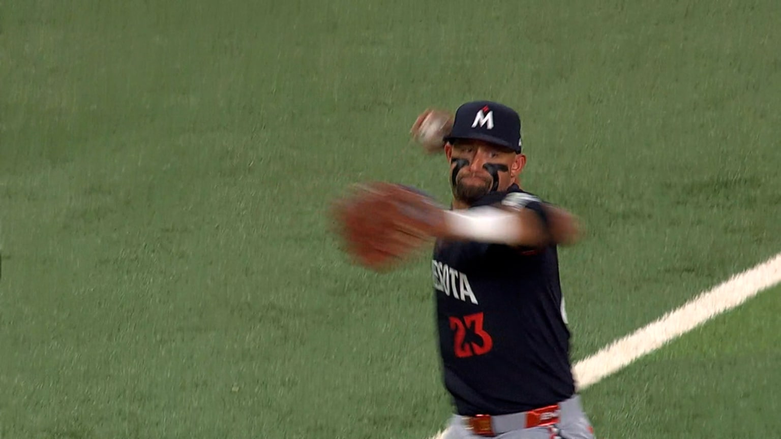 Royce Lewis' strong throw | 09/23/2025 | Minnesota Twins