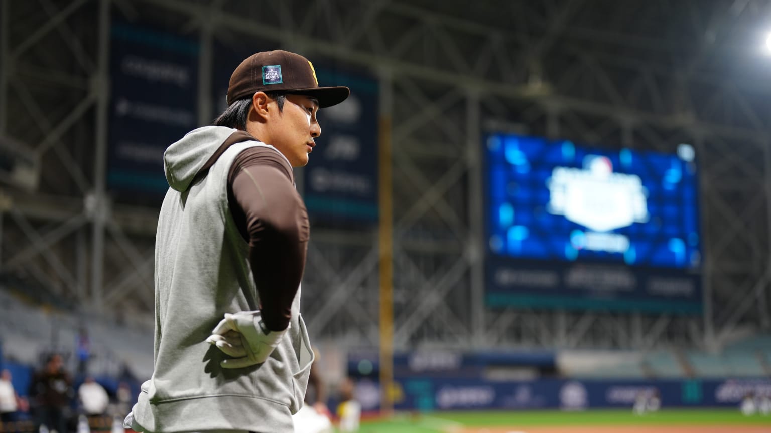 Ha-Seong Kim takes the field in Seoul | 03/15/2024 | MLB.com