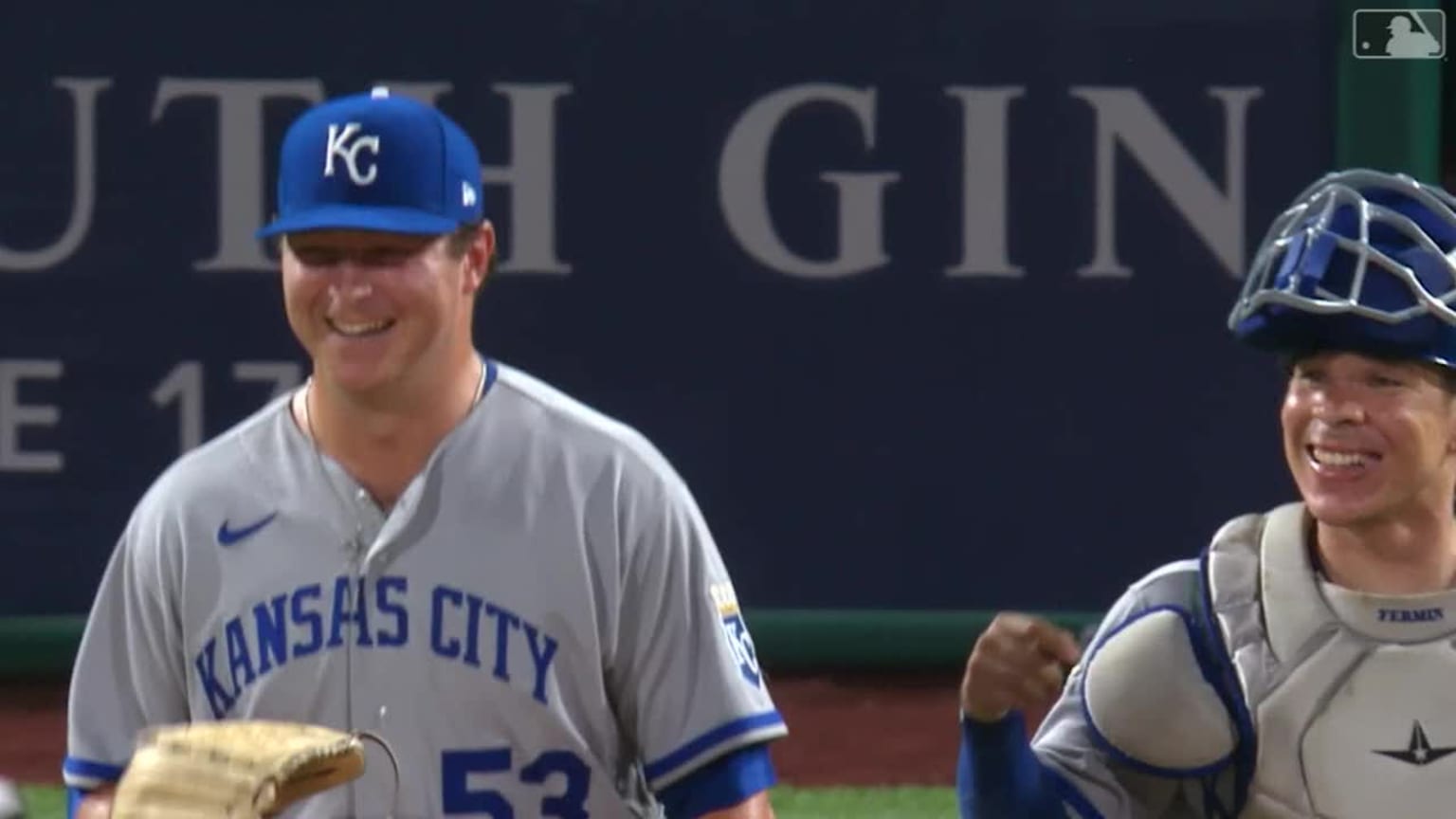 Cox logra su 1er salvado en MLB 04/08/2023 Los Reales de Kansas City