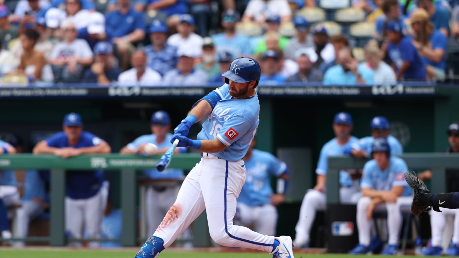 John Rave belts a two-run home run to left field, giving the Royals a 9-5 lead over Detroit in the bottom of the 5th inning