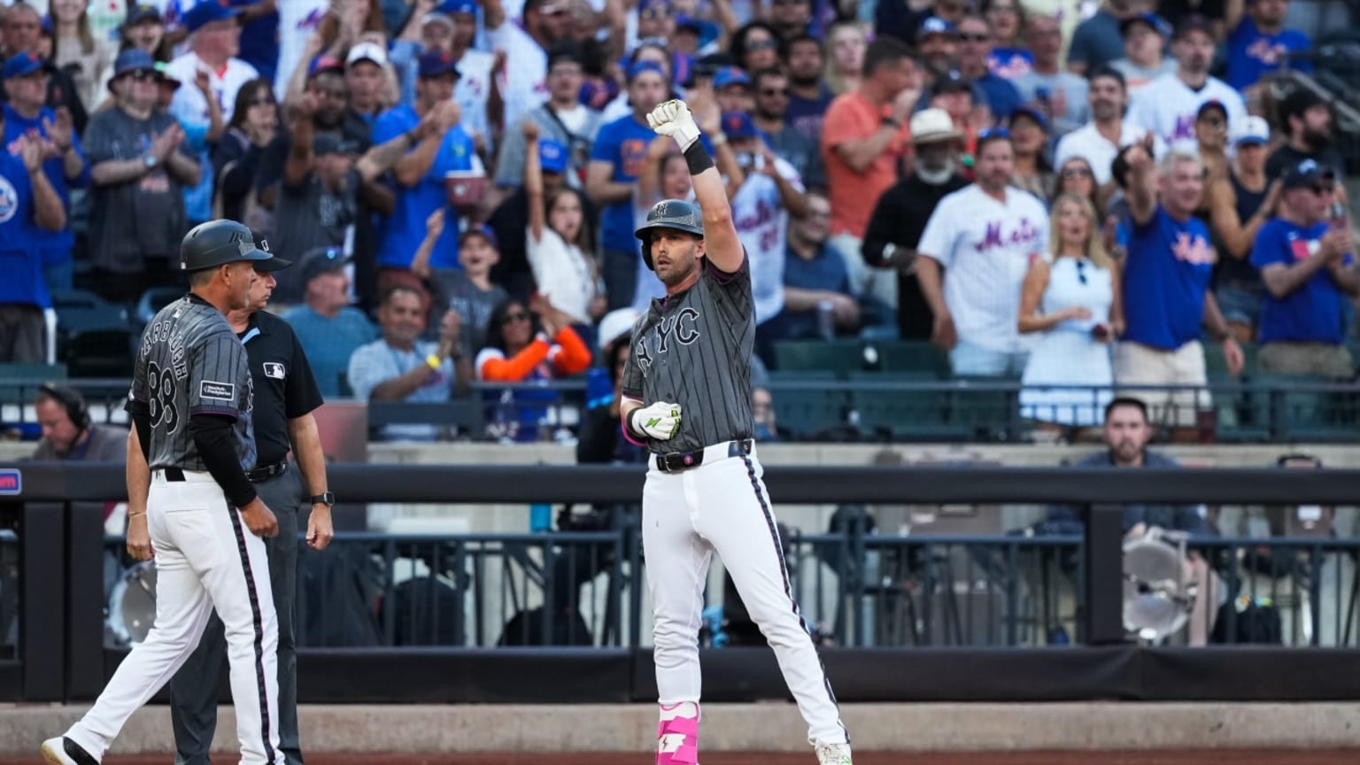 Jeff McNeil triples leading off the 7th | 08/30/2025 | New York Mets