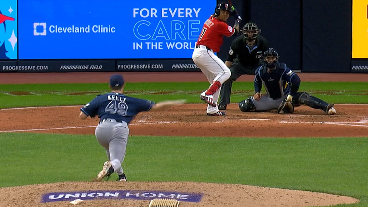 Kevin Kelly induces fly ball, escapes 8th-inning jam | 04/28/2026 ...