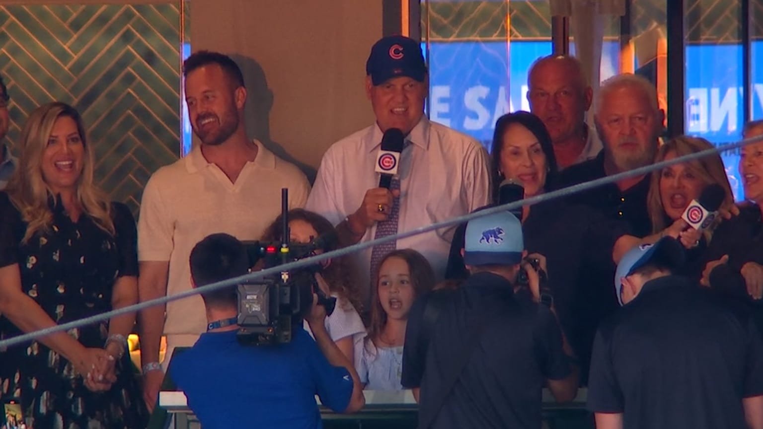 Ryne Sandberg sings 'Take Me Out to the Ball Game' 06/23/2024