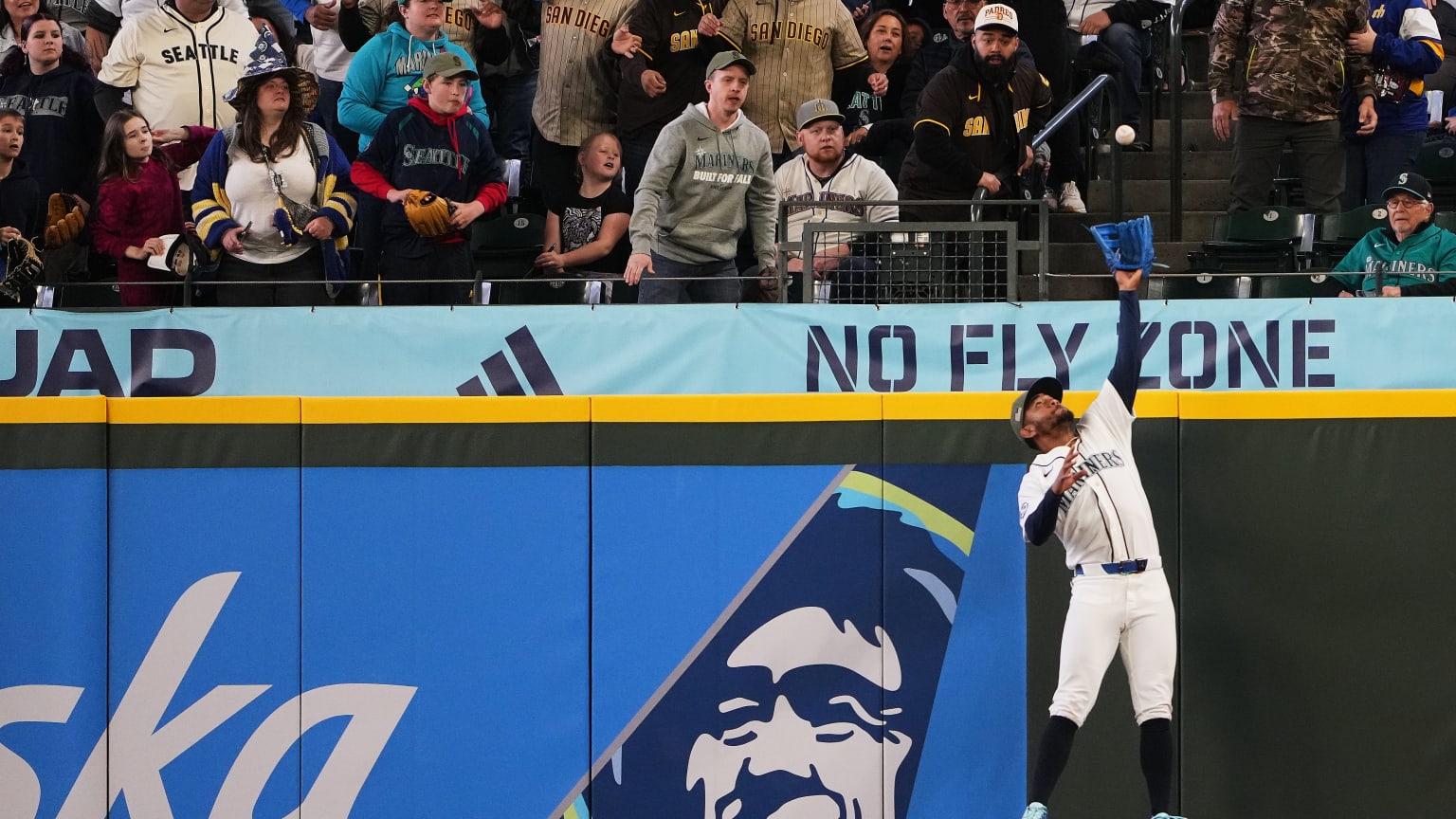 Julio Rodríguez's amazing home run robbery