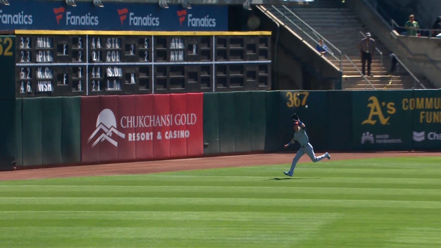 Travis Jankowski's running catch 09/26/2024 Texas Rangers