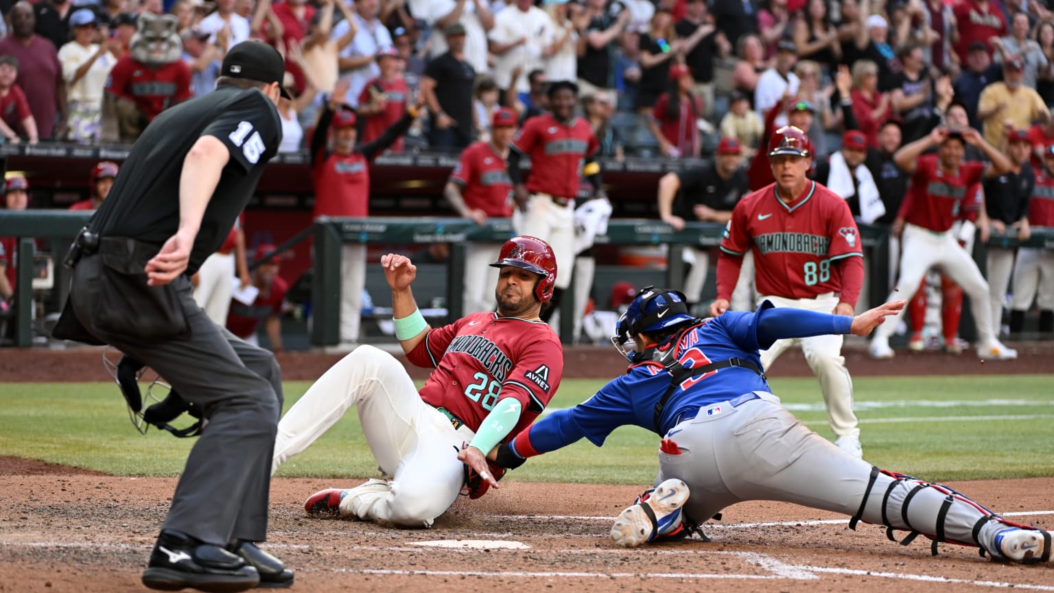 Pete Crow-Armstrong's outfield assist | 03/30/2025 | Chicago Cubs
