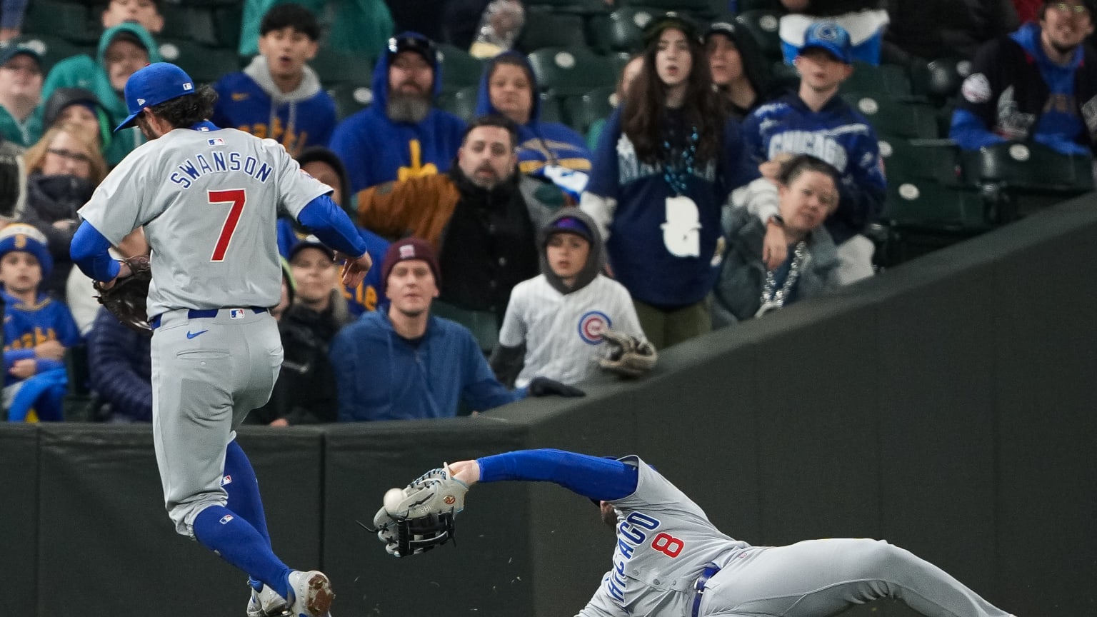 Ian Happ makes a sliding catch | 04/12/2024 | Chicago Cubs